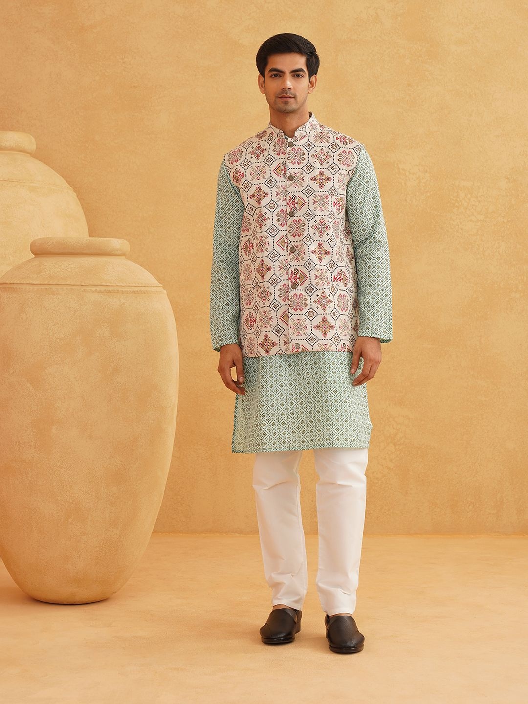 

SOJANYA Ethnic Motifs Printed Mandarin Collar Straight Kurta With Pyjamas And Nehru Jacket, Sea green