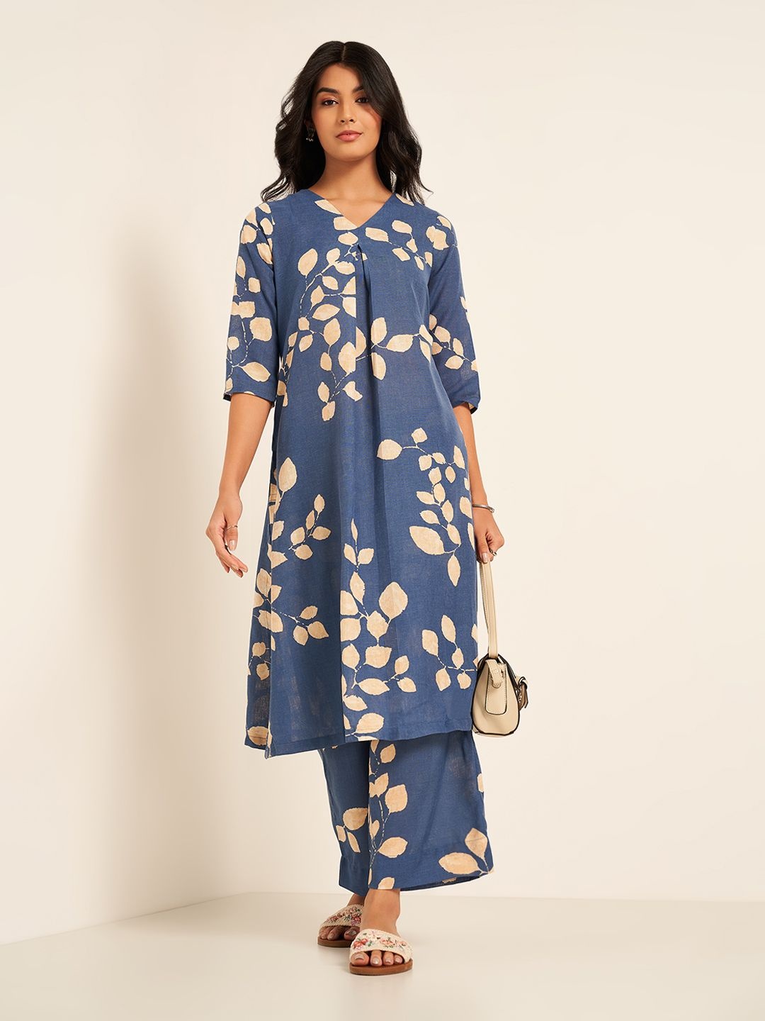 

RANGMANCH BY PANTALOONS Floral Printed V-Neck Pleated A-Line Shaped Kurta With Palazzos, Blue