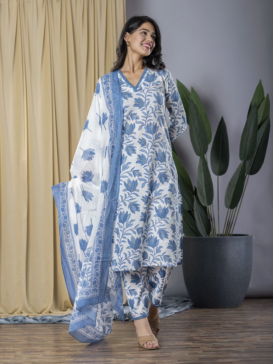 

Jaitpuriya Floral Printed V-Neck Pure Cotton Straight Kurta With Trousers And Dupatta, Blue