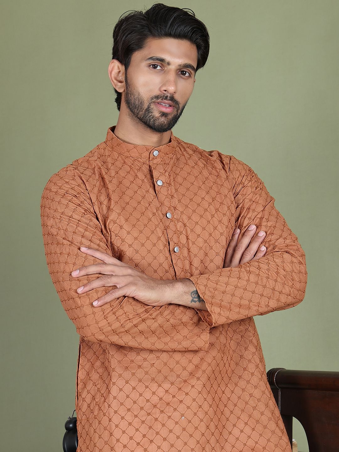 

Jompers Embroidered Chikankari Mandarin Collar Pure Cotton Straight Kurta, Brown