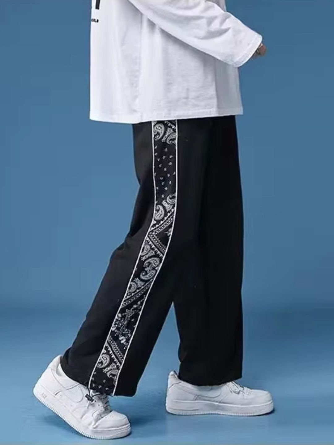 

StyleCast Men Ethnic Motifs Printed Original Regular Fit Mid-Rise Trousers, Black