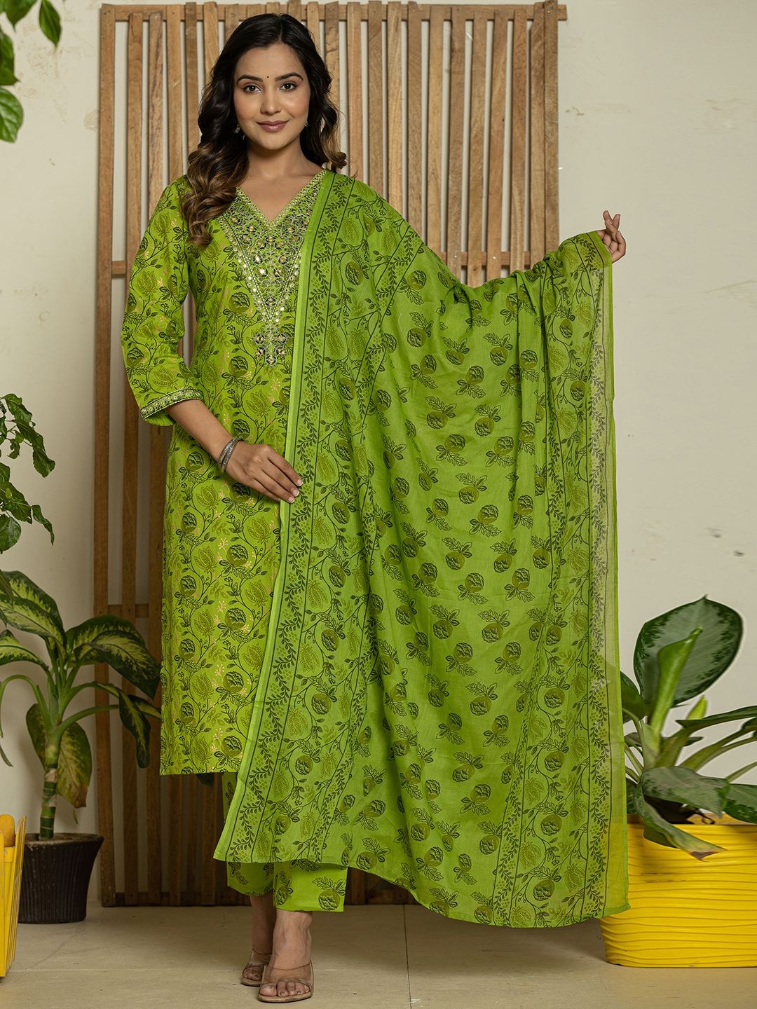 

V.S.Creation Floral Printed Mirror Work Straight Kurta with Trouser And Dupatta, Green