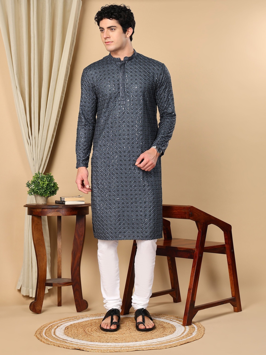 

TATTVA Floral Embroidered Mandarin Collar Sequinned Pure Cotton Straight Kurta With Pyjama, Blue