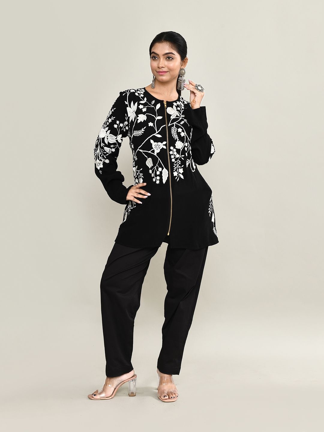 

The Maple Embroidered Round Neck Tunic With Trouser, Black