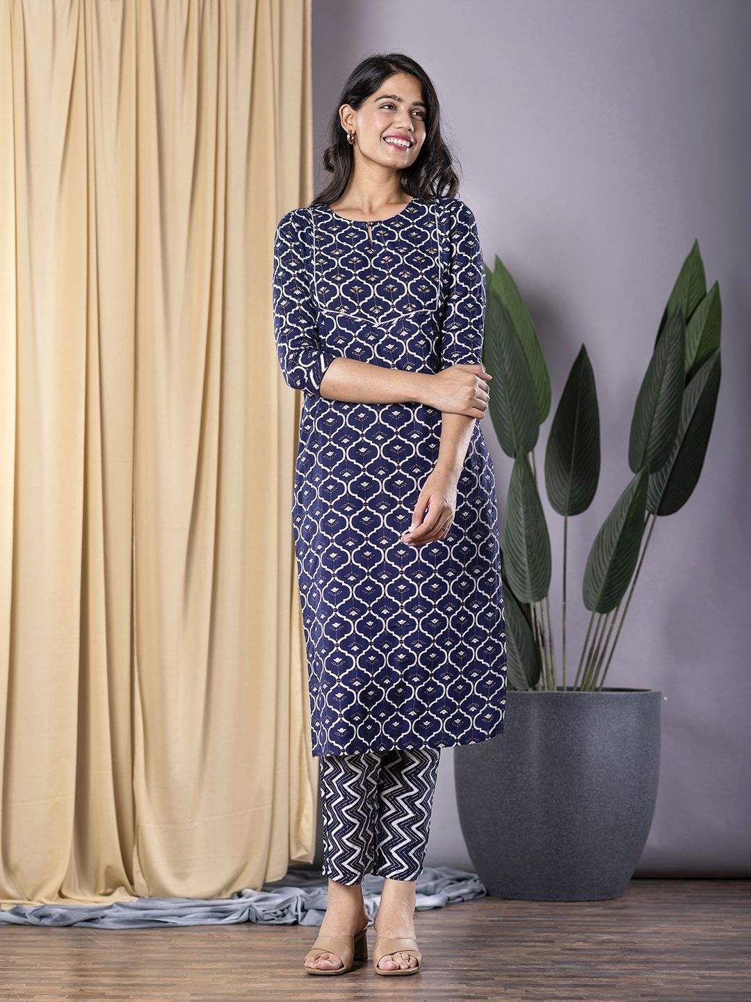 

Jaitpuriya Ethnic Motifs Printed Keyhole Neck Sequinned Straight Kurta With Trousers, Navy blue
