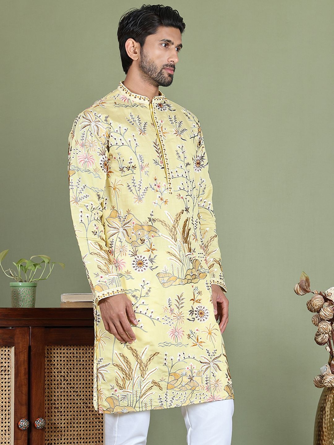 

Jompers Floral Embroidered Chikankari Mandarin Collar Straight Kurta, Yellow