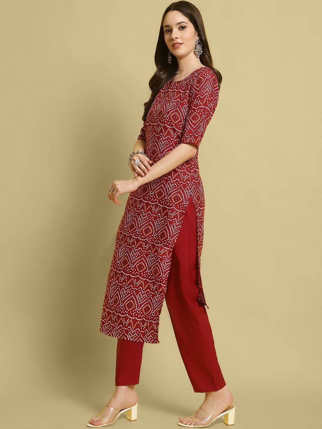 

7Threads Bandhani Printed Round Neck Straight Kurta With Trouser, Maroon