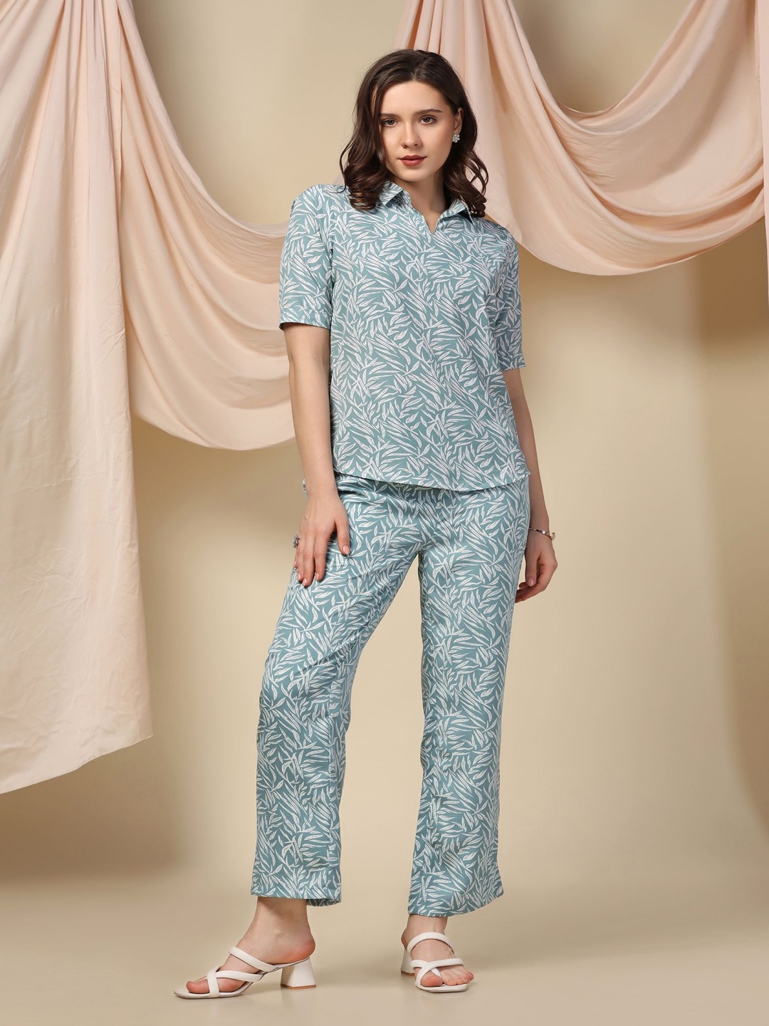 

Moda Rapido Sea Green Printed Shirt Collar Short Sleeves Top & Trouser