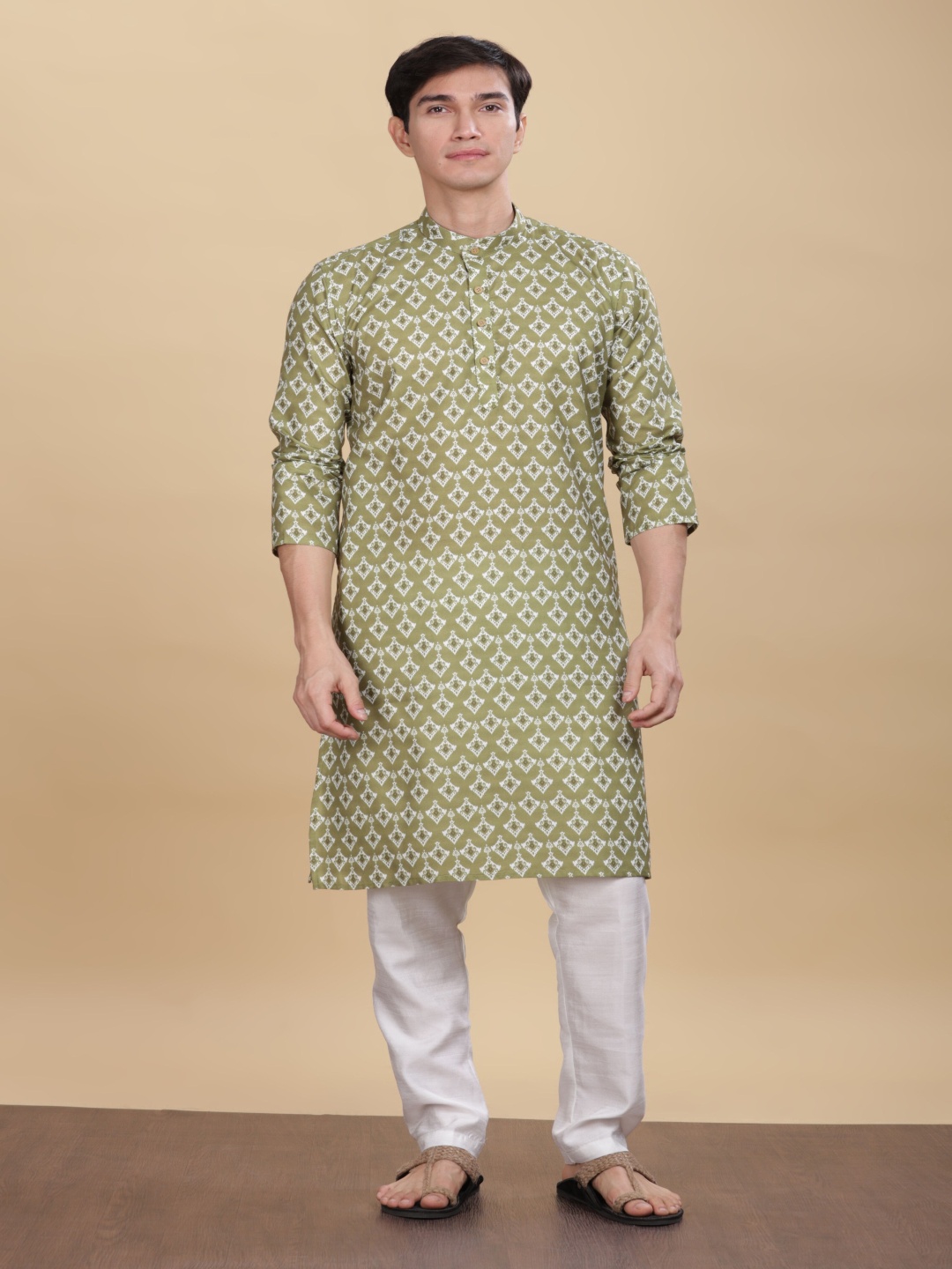 

Anouk Ethnic Motifs Printed Mandarin Collar Straight Kurta, Green
