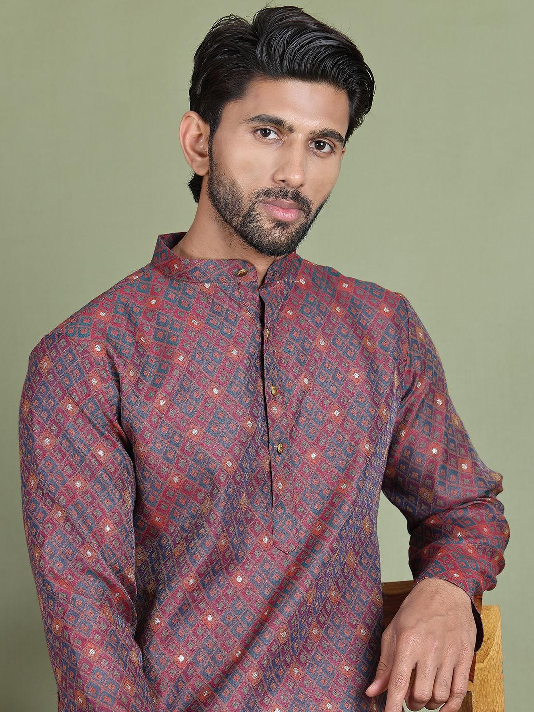 

Jompers Geometric Woven Design Band Collar Straight Kurta With Pyjama, Maroon