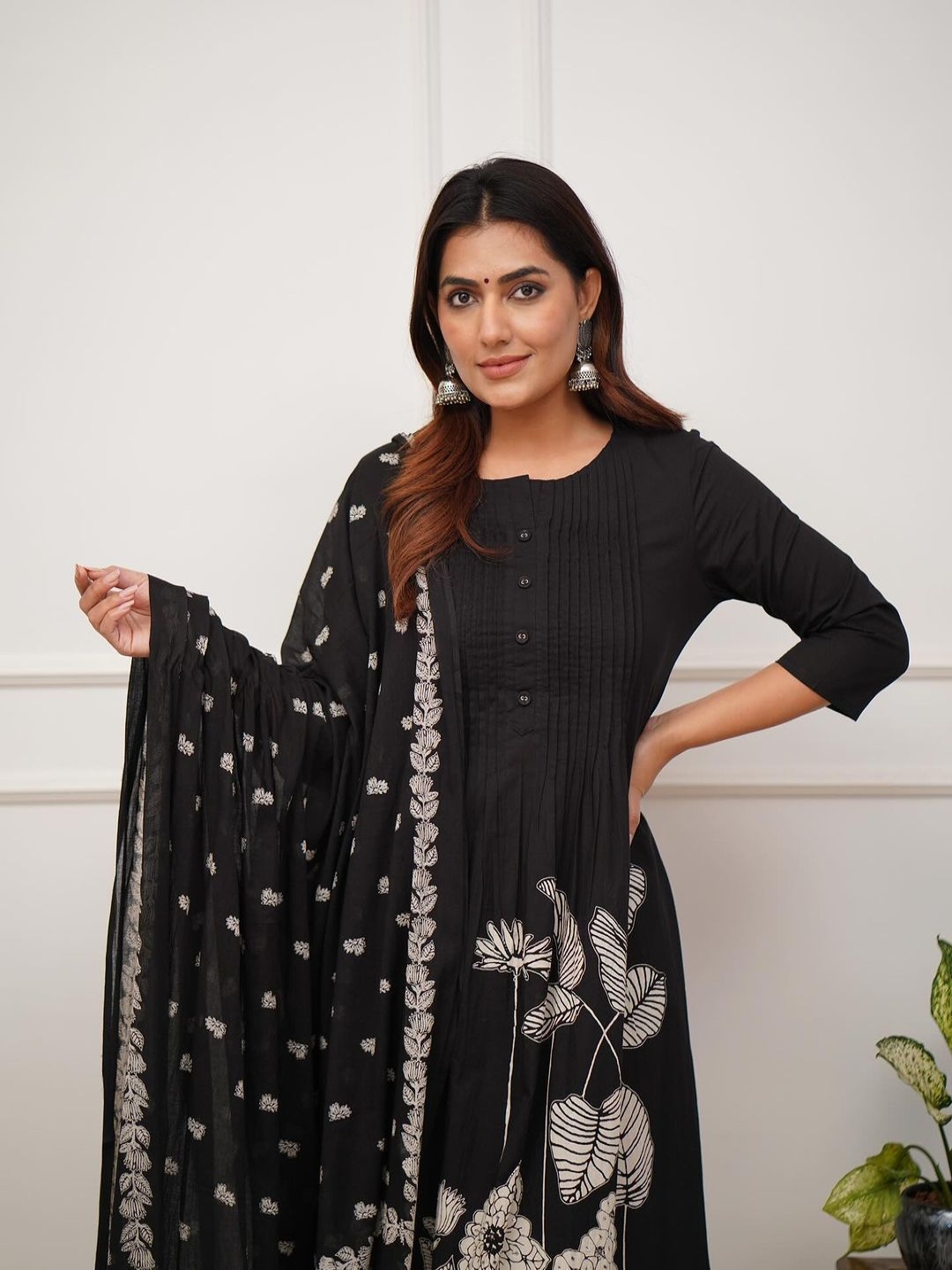 

SHOOLIN Floral Printed Pleated A-Line Kurta With Trousers & Dupatta, Black