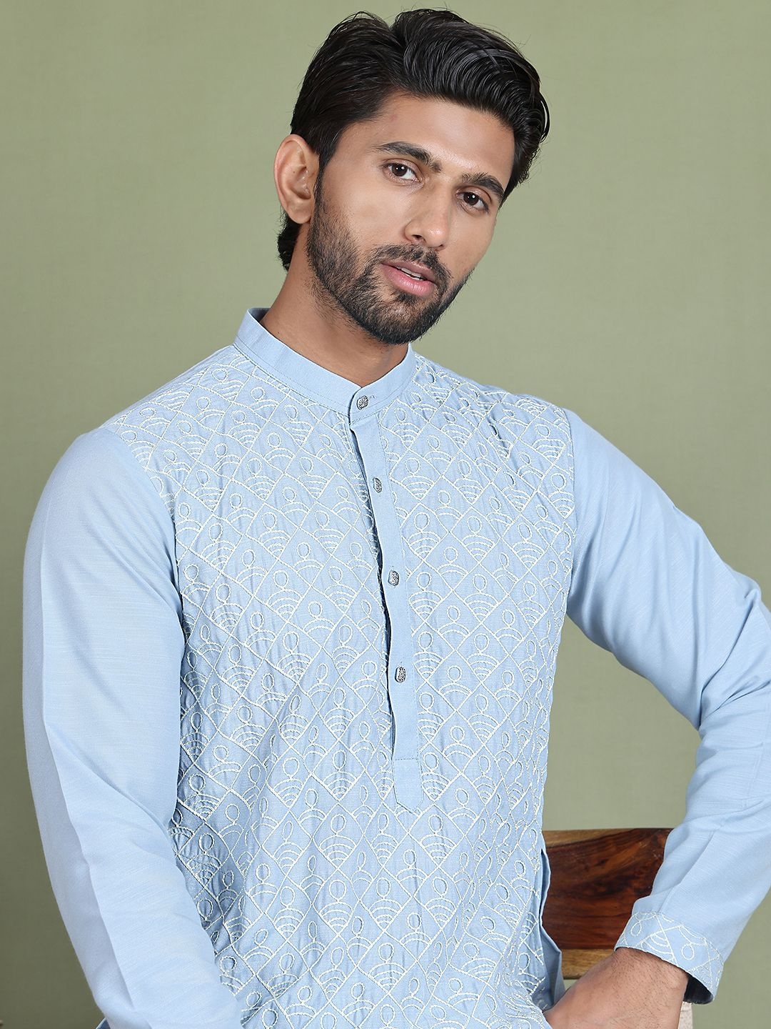 

Anouk Geometric Embroidered Chikankari Mandarin Collar Straight Kurta, Blue