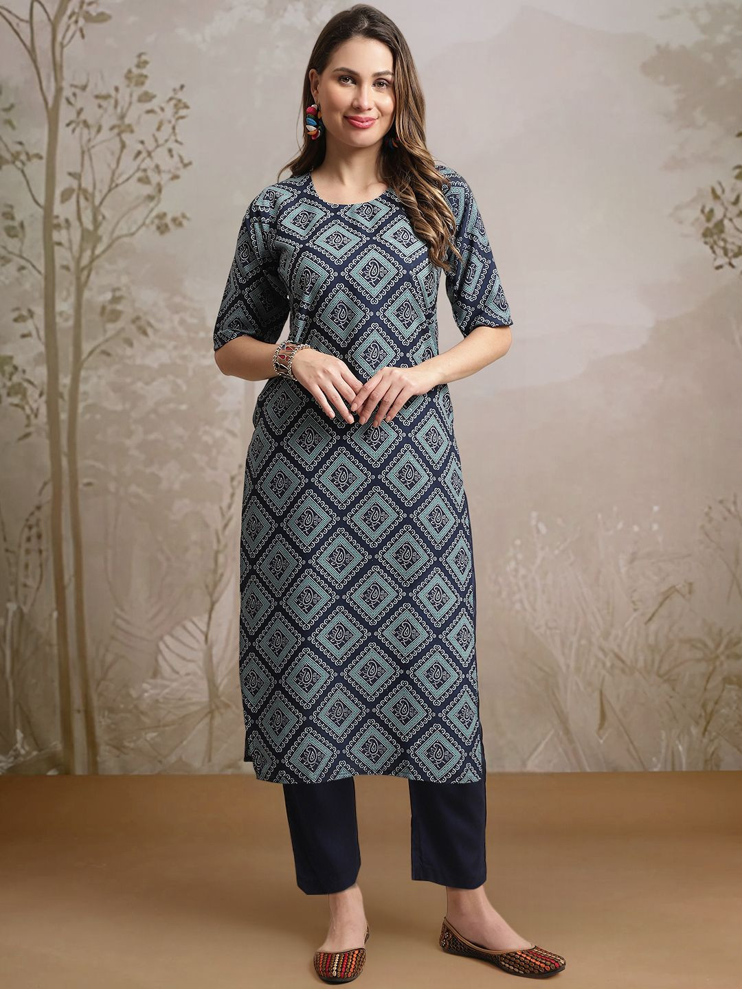 

7Threads Ethnic Motifs Printed Round Neck Kurta And Trousers, Navy blue