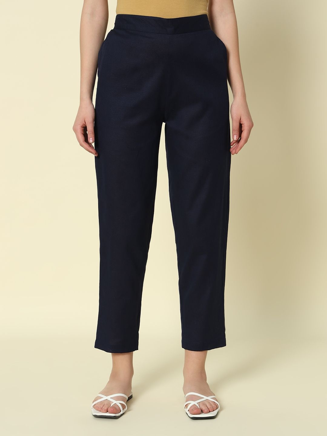 

FIORRA Women Relaxed Mid-Rise Trousers, Navy blue