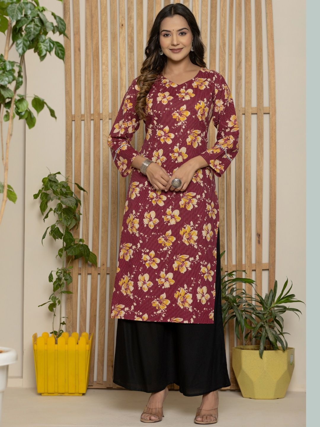 

VEDANA Floral Printed V-Neck Straight Kurta, Maroon