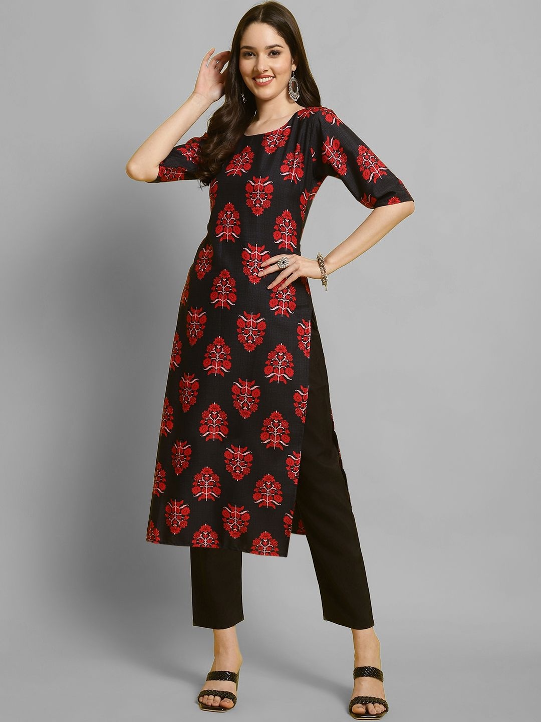 

7Threads Floral Printed Round Neck Straight Kurta With Trousers, Black