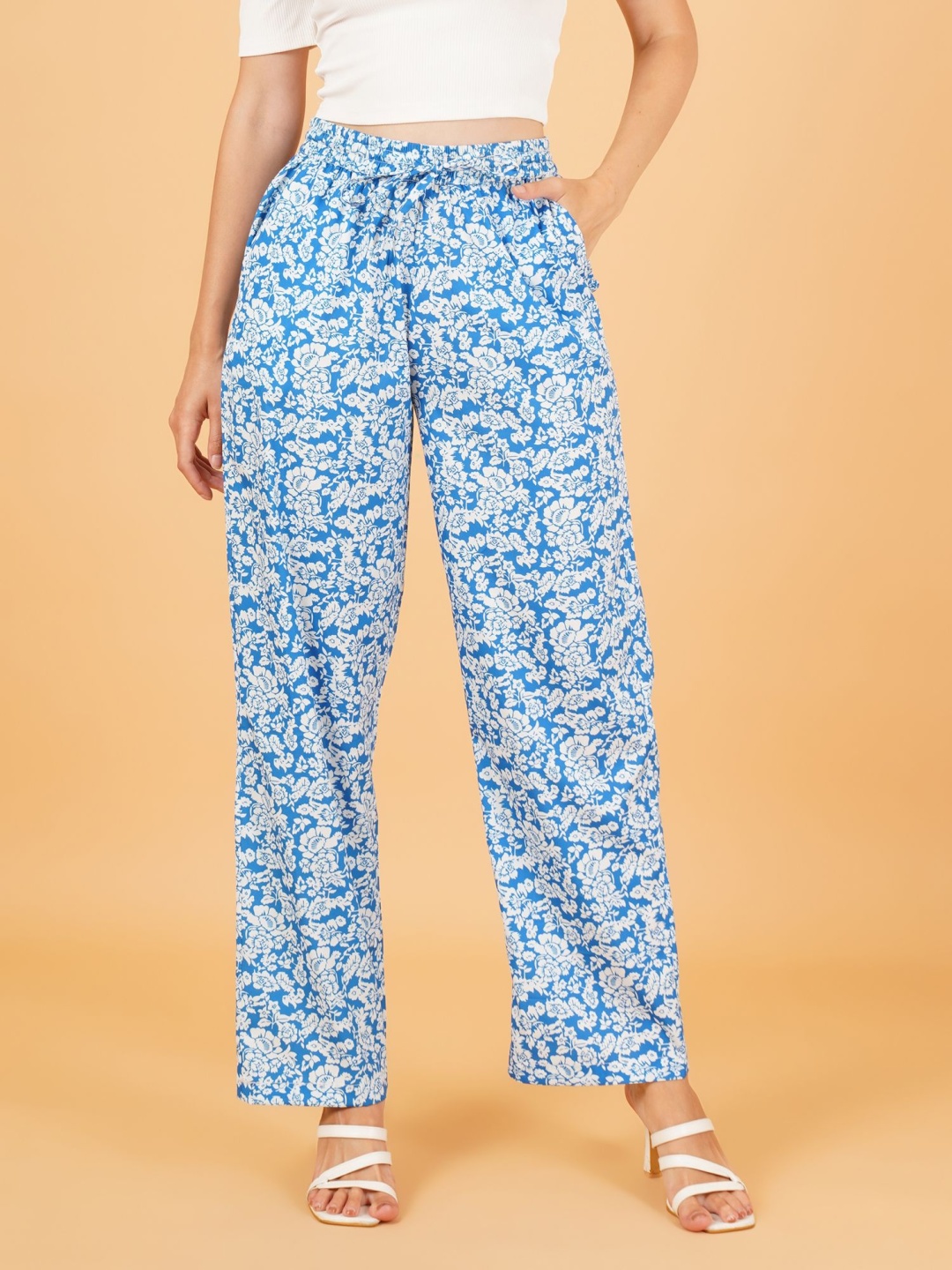 

HERE&NOW Women Floral Printed Mid Rise Trousers, Turquoise blue