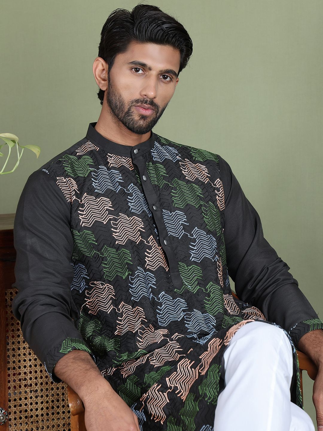 

Anouk Geometric Embroidered Thread Work Mandarin Collar Straight Kurta, Black