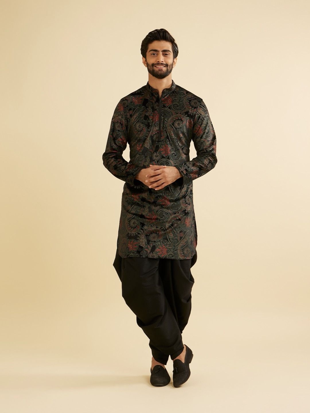 

Manyavar Men Floral Digital Printed Mandarin Velvet Kurta With Patiala, Black