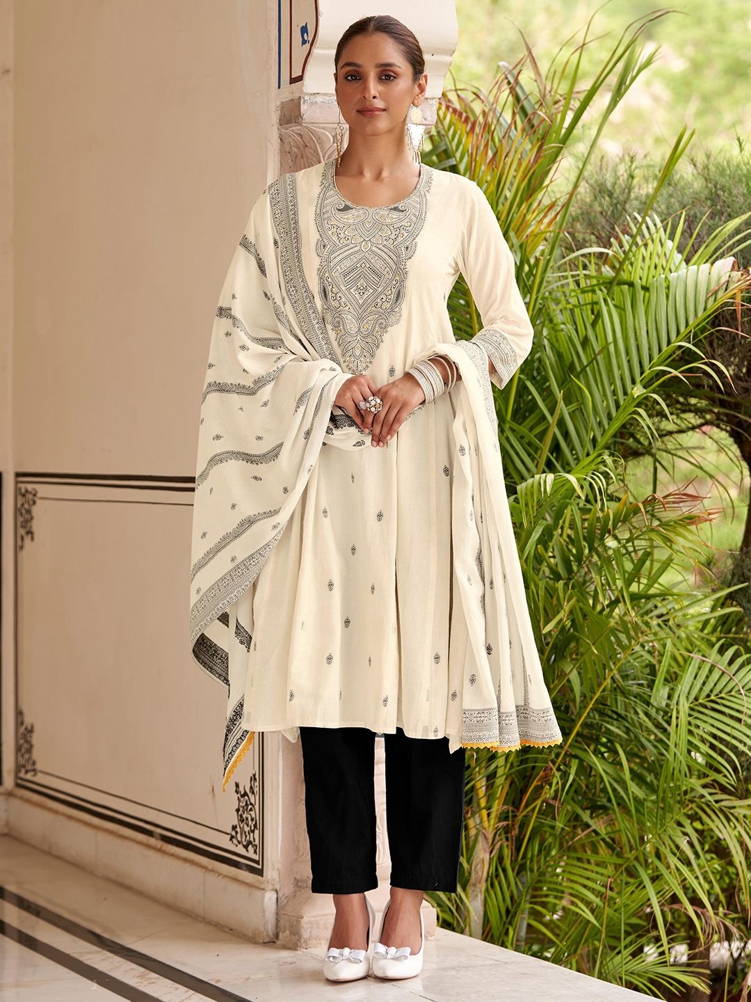 

DRESOUL Women Pure Cotton Jacquard Anarkali Kurta with Pyjamas & Dupatta, White