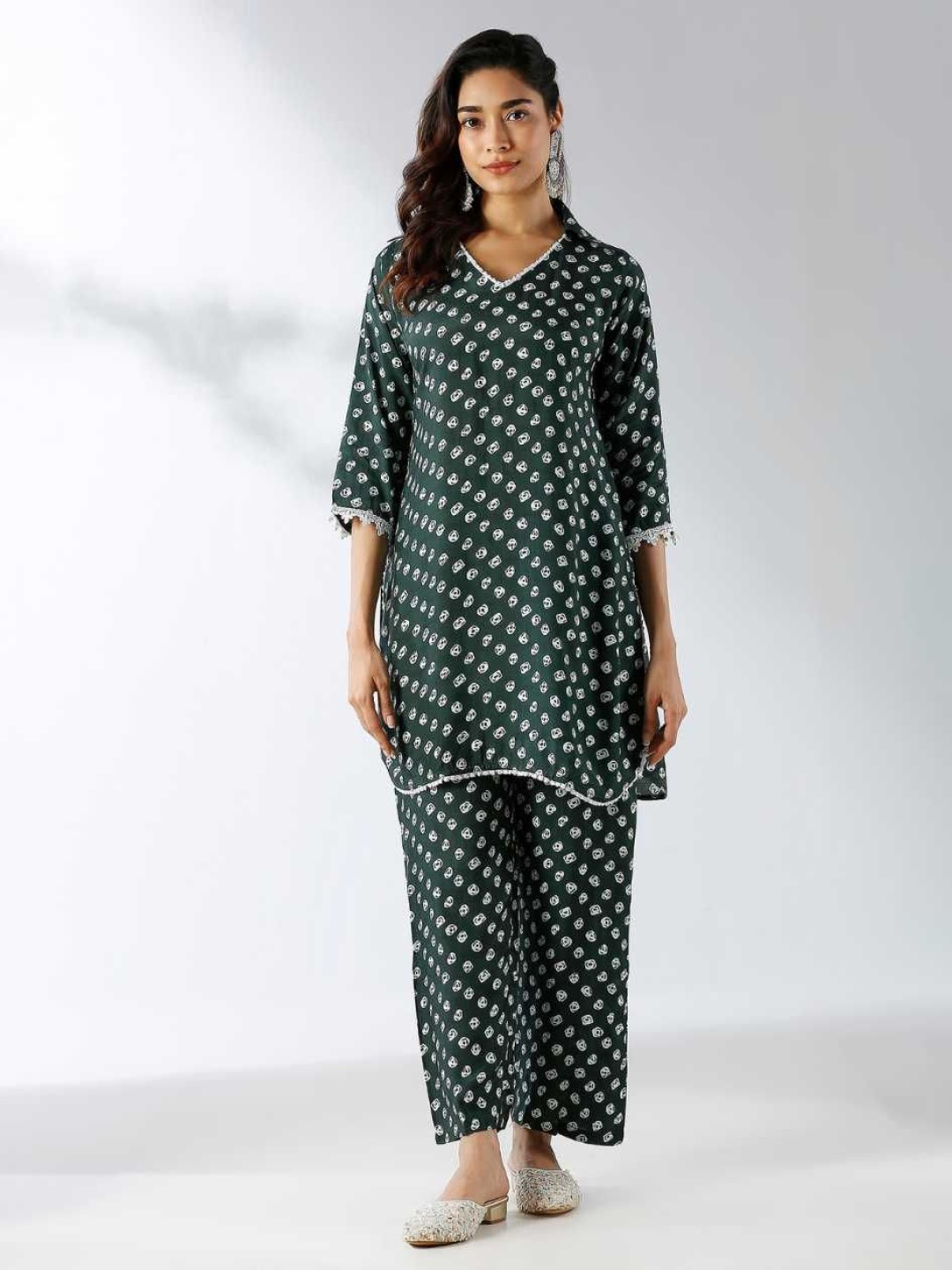 

Label Ishnya Printed V-Neck Three-Quarter Sleeves Tunic With Trouser, Green