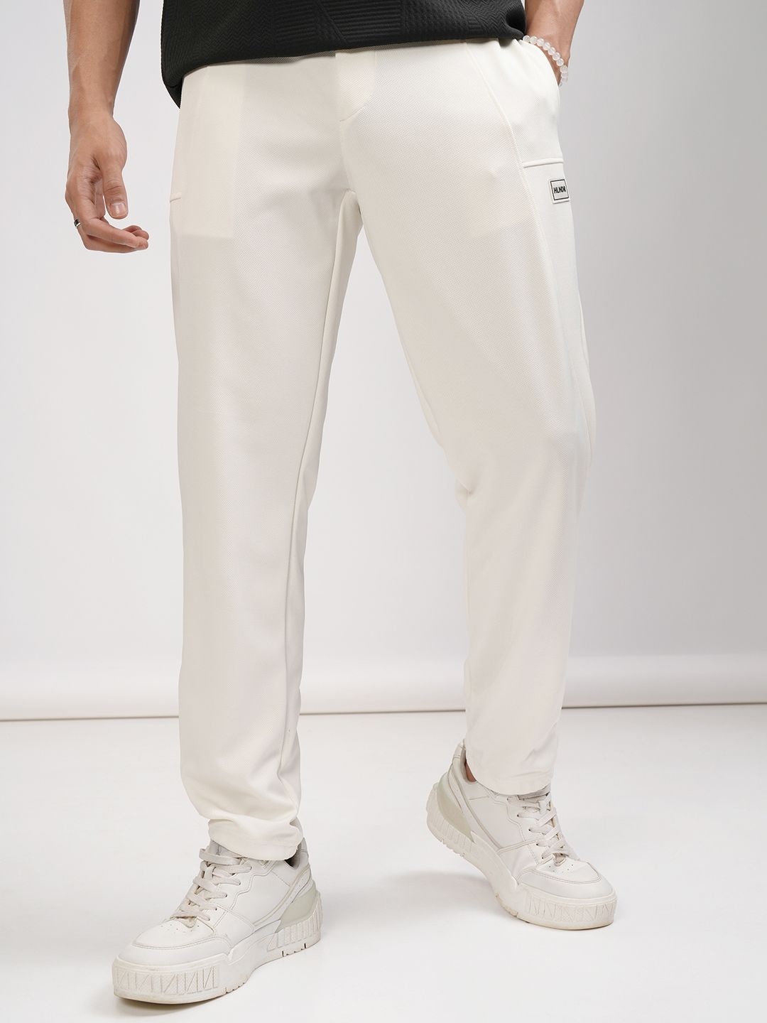 

HIGHLANDER Men Regular Fit Structure Knitted Trouser, Off white