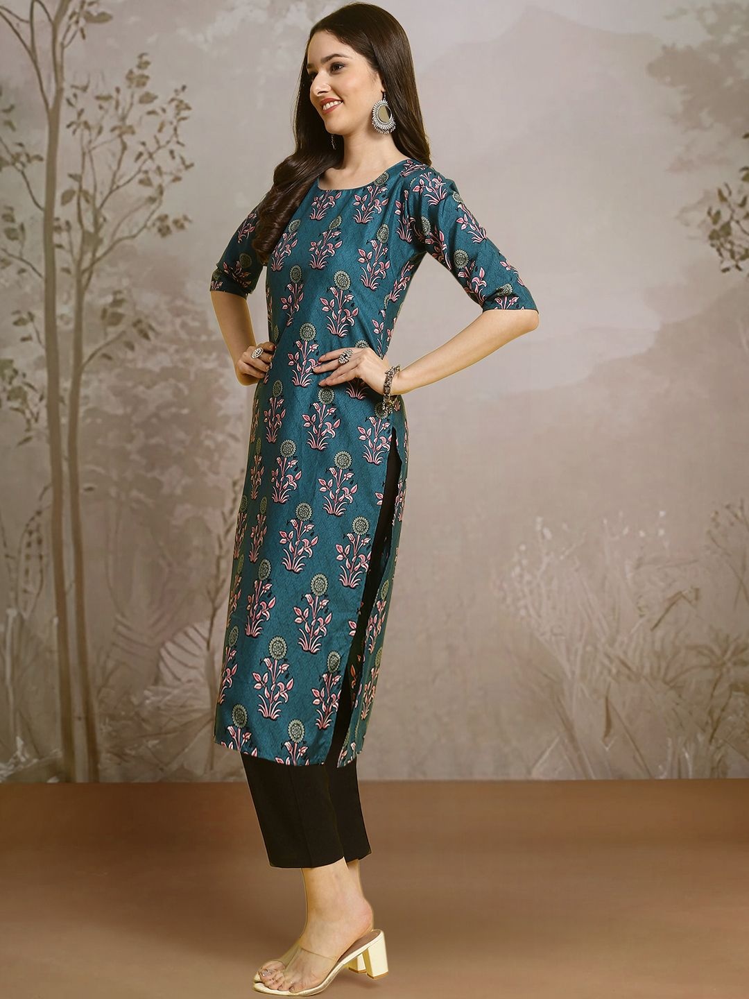 

7Threads Floral Printed Round Neck Straight Kurta With Trouser, Blue