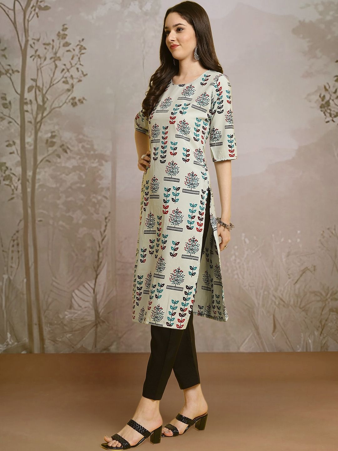 

7Threads Floral Printed Round Neck Straight Kurta With Trousers, Off white