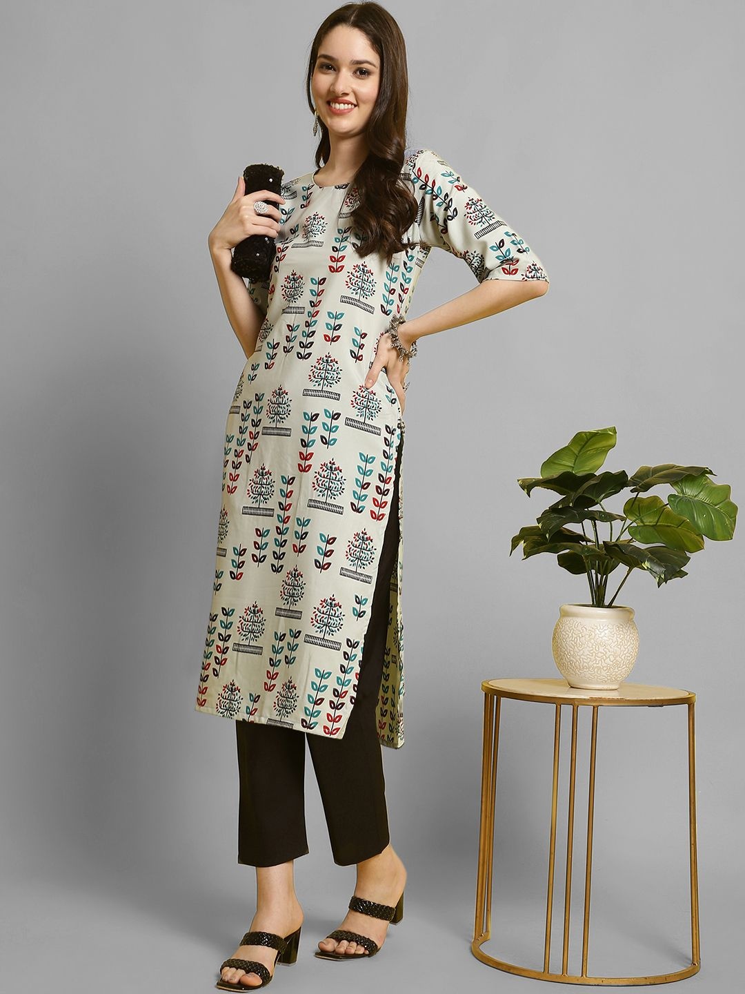 

7Threads Floral Printed Round Neck Straight Kurta With Trousers, Off white