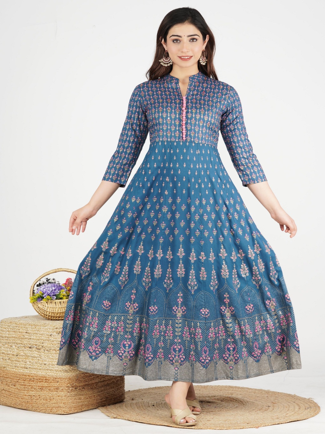

Mishree Floral Printed Panelled Anarkali Kurta, Blue