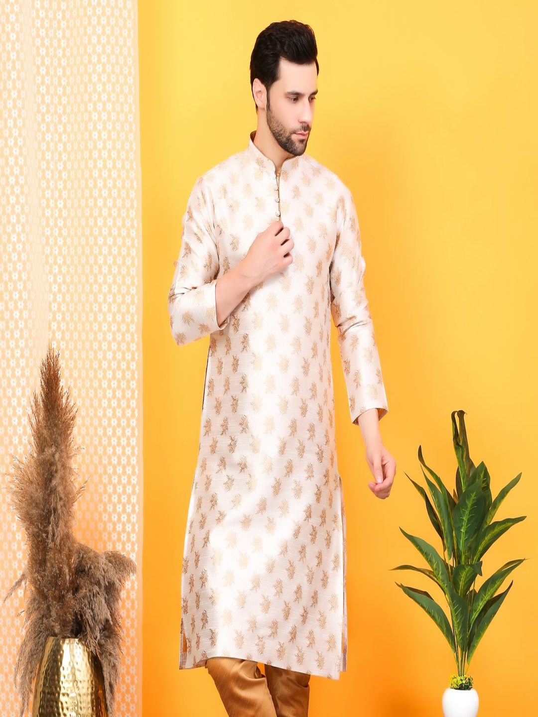 

Larwa Jacquard Ethnic Motifs Woven Design Mandarin Collar Straight Kurta, Off white