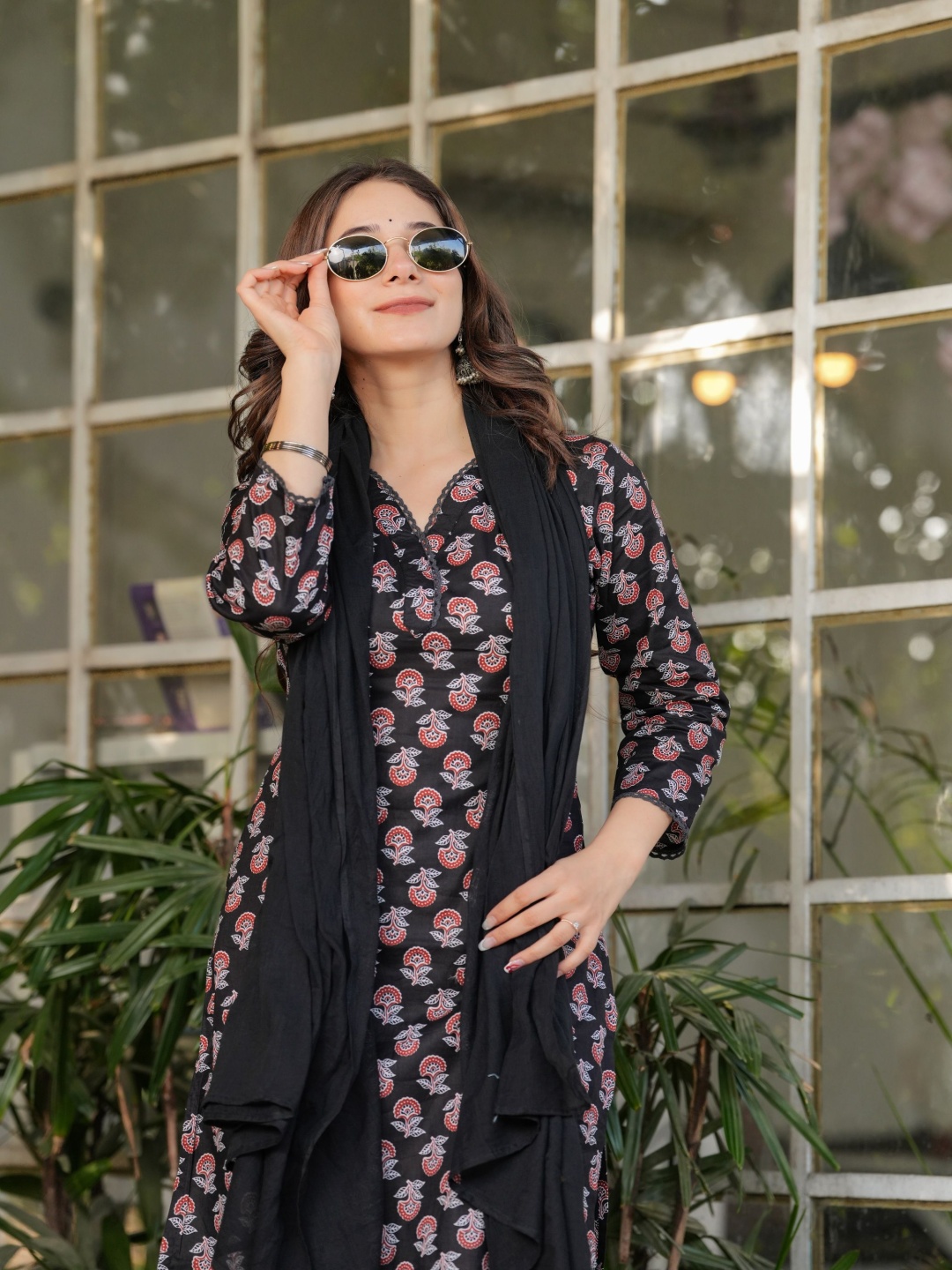 

Anouk Women Paisley Printed Regular Pure Cotton Kurta with Trousers & With Dupatta, Black