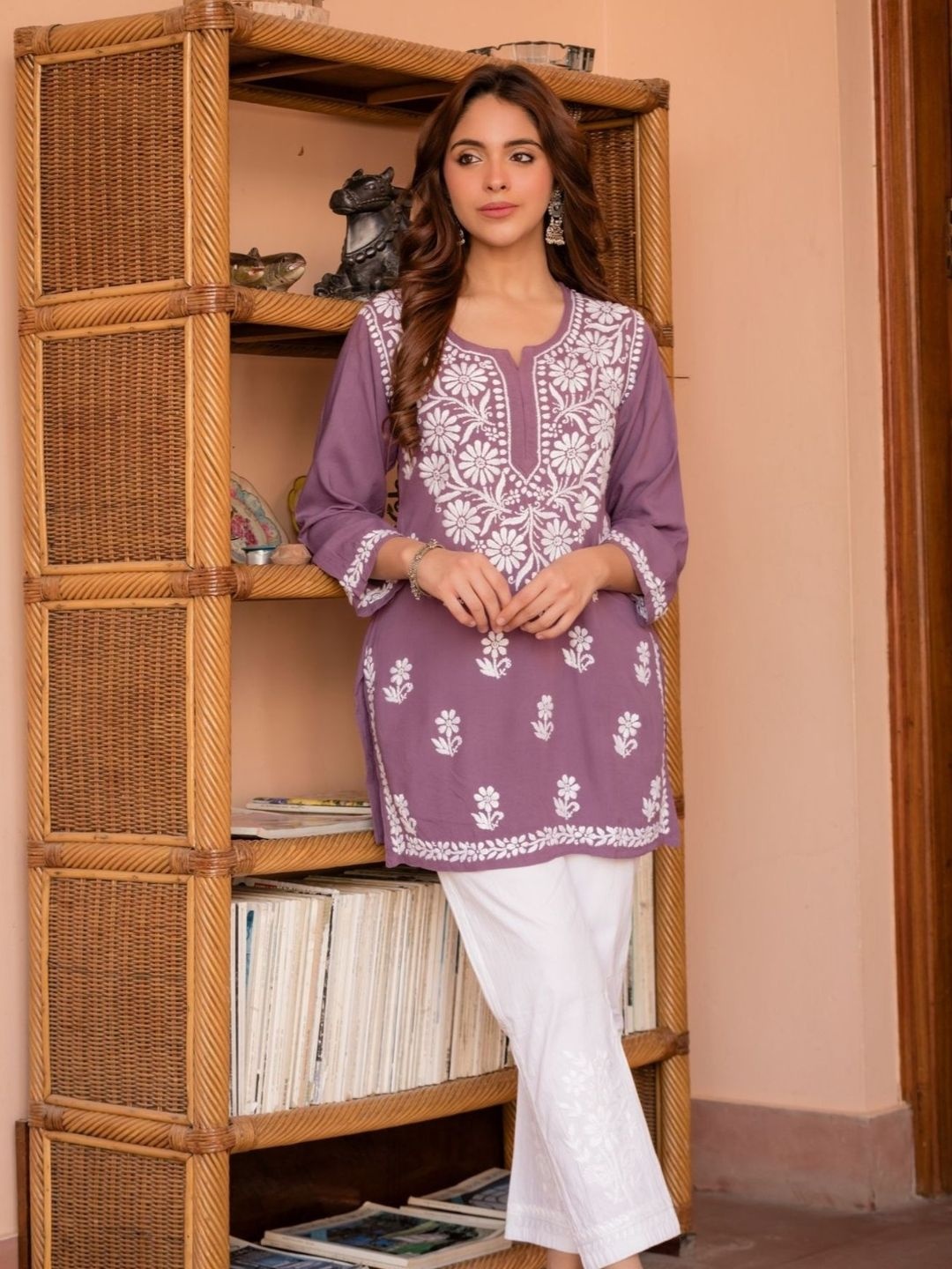 

Vama Heritage Floral Embroidered Notch Neck Straight Kurta, Purple