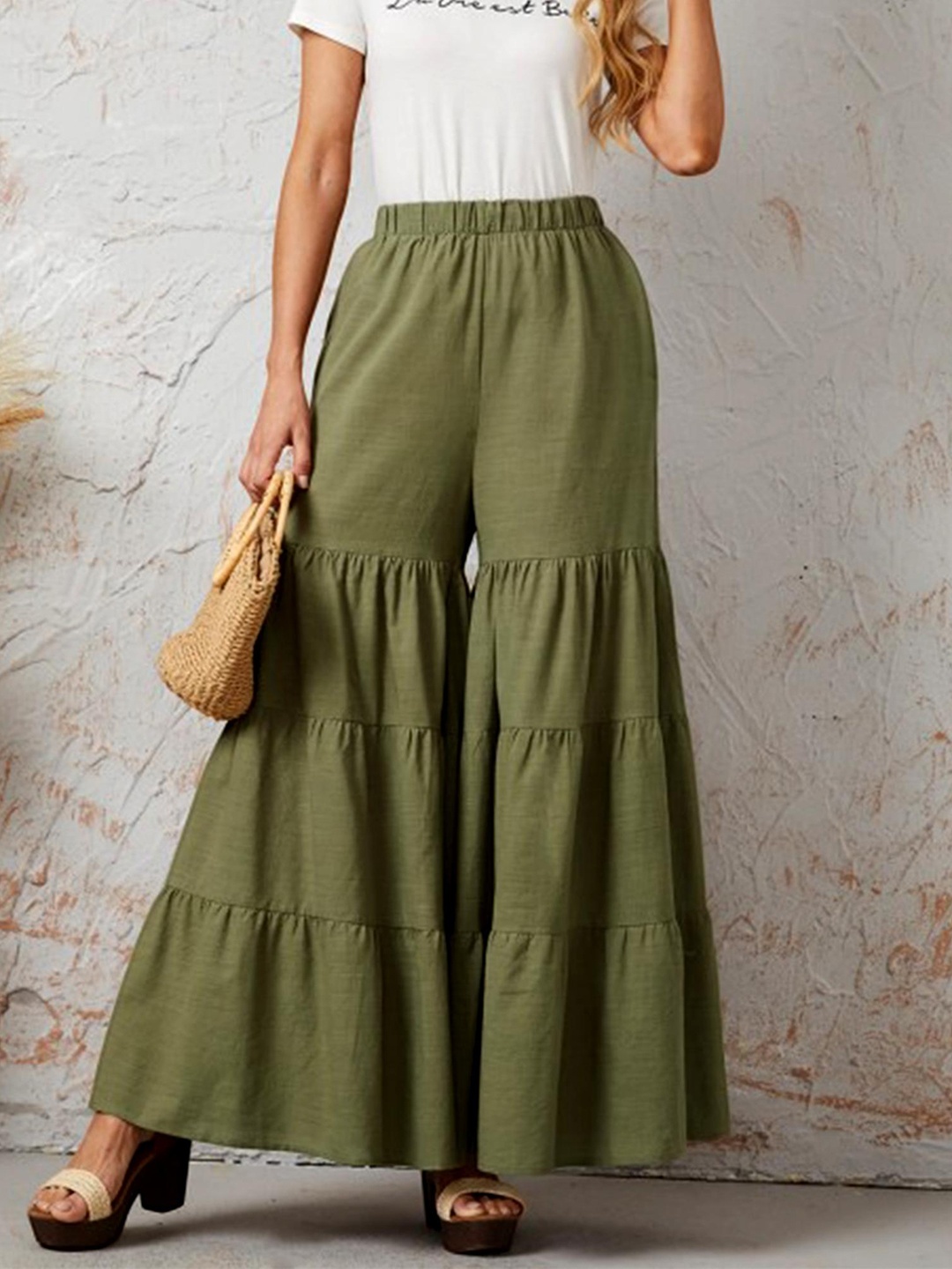 

CHANDERKASH Women Chanderkash Winter Collection Classic Loose Fit Pleated Trouser, Olive
