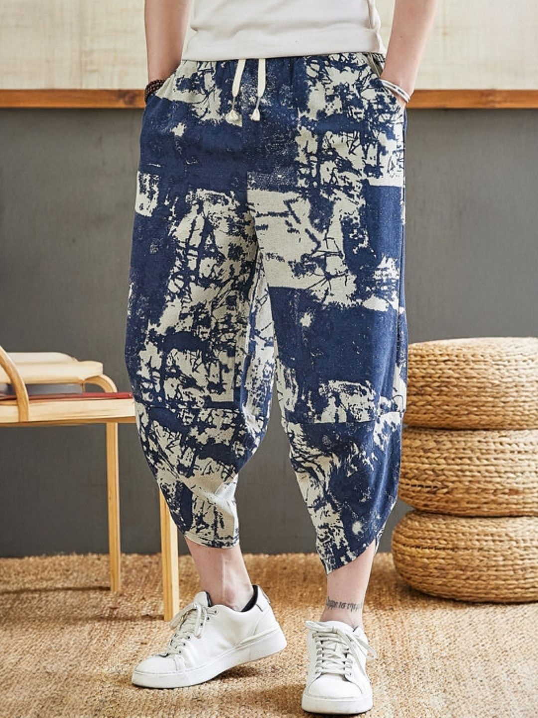 

StyleCast Men Printed Original Fit Cropped Trousers, Navy blue