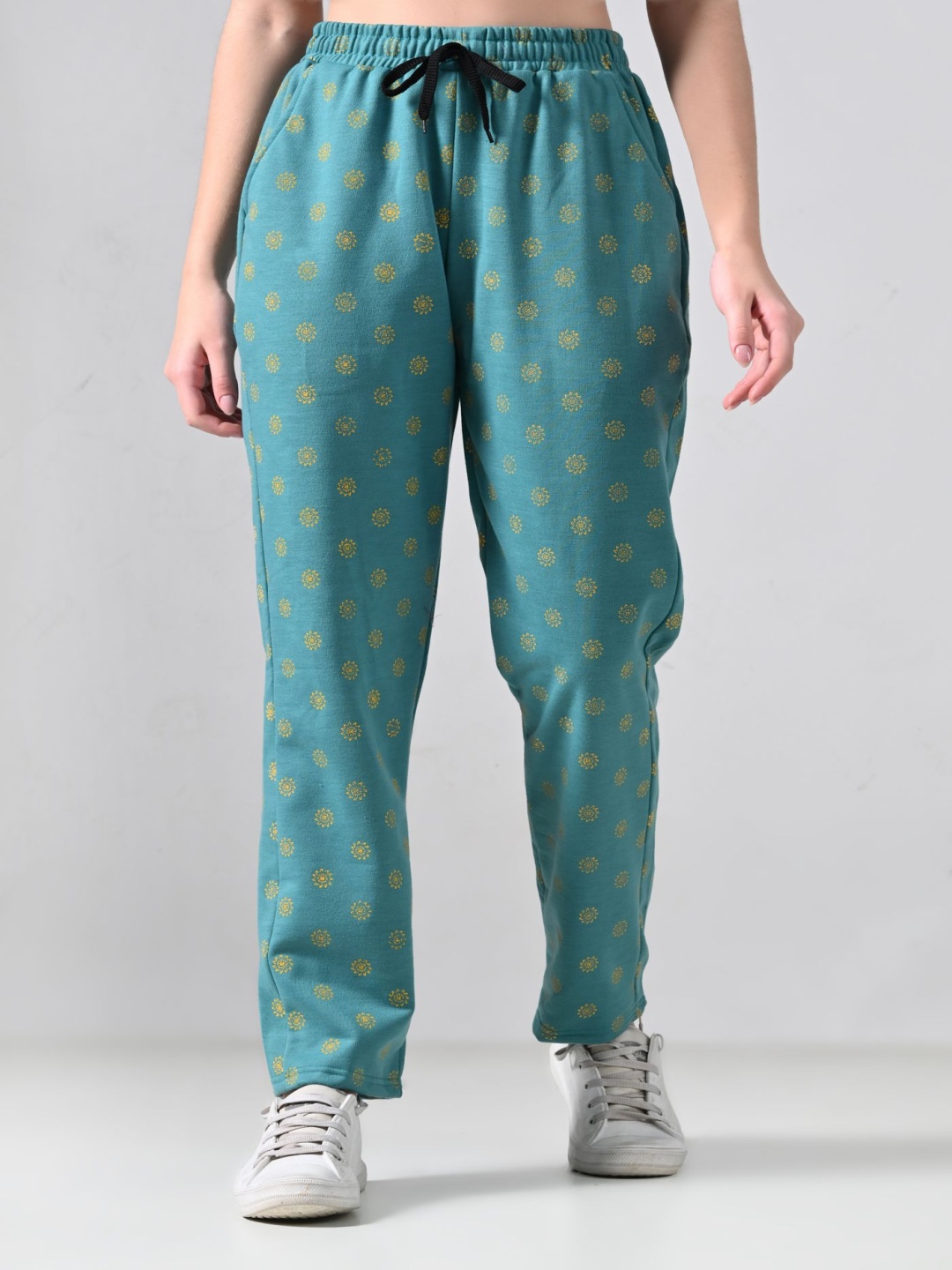 

BAESD Women Floral Printed Mid Rise Trousers, Green