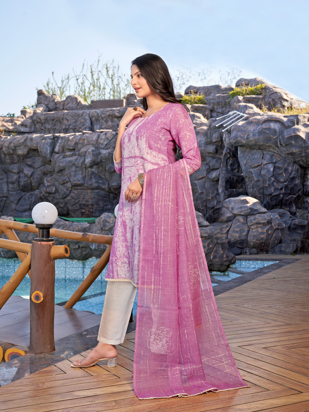 

VIRICA Dyed Round Neck Straight Kurta With Trouser And Dupatta, Pink