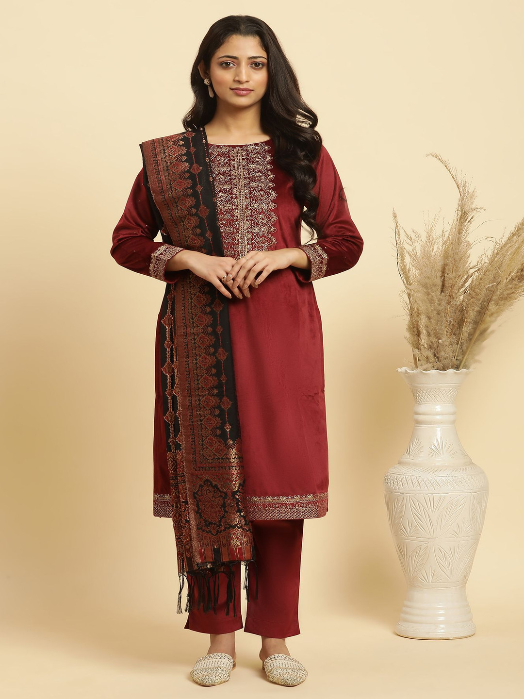 

WISHFUL Ethnic Motifs Embroidered Zari Velvet Straight Kurta With Trouser And Dupatta, Maroon