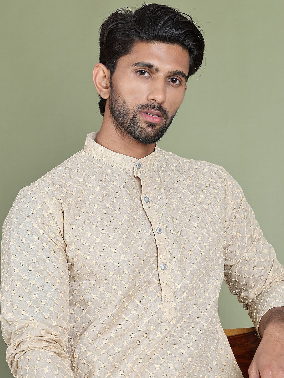 

Jompers Geometric Embroidered Chikankari Mandarin Collar Pure Cotton Straight Kurta, Cream