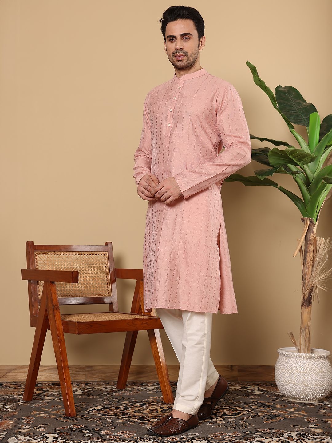 

MULTI SHADES Embroidered Mandarin Collar Thread Work Straight Kurta With Pyjamas, Pink