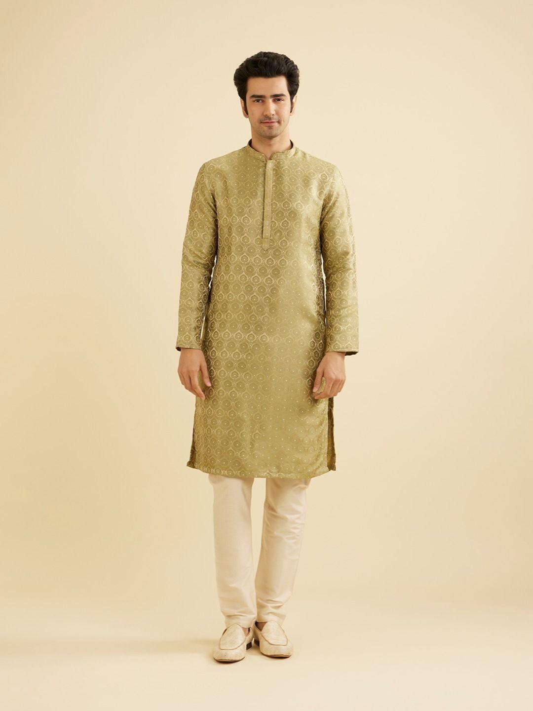 

Manyavar Men Floral Woven Designs Mandarin Collar Straight Kurta With Pyjamas, Green