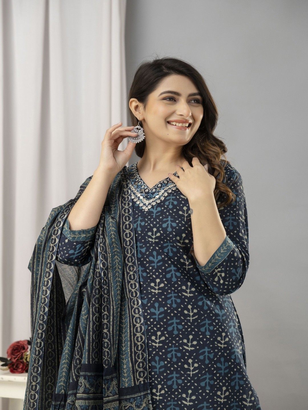 

FrionKandy Floral Printed Embellished Pure Cotton Straight Kurta With Trouser And Dupatta, Navy blue