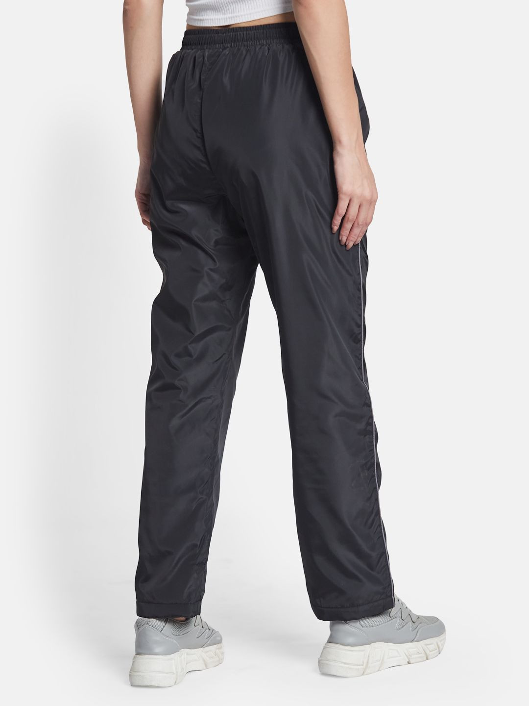 

METTLE Women Regular Fit Mid Rise Cotton Track Pants, Black
