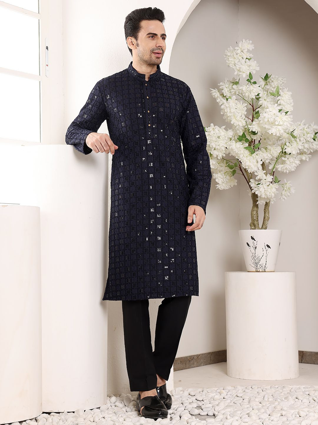 

MULTI SHADES Embroidered Mandarin Collar Sequinned Straight Kurta With Pyjamas, Navy blue