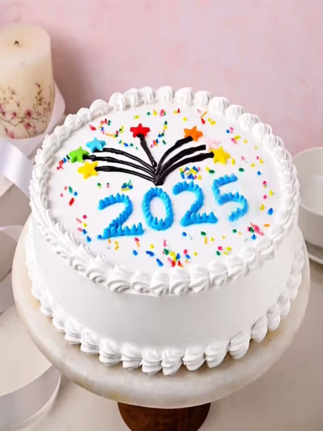 

Floweraura New Year 2025 Vanilla Flavour Eggless Round Cake 4Kg, White