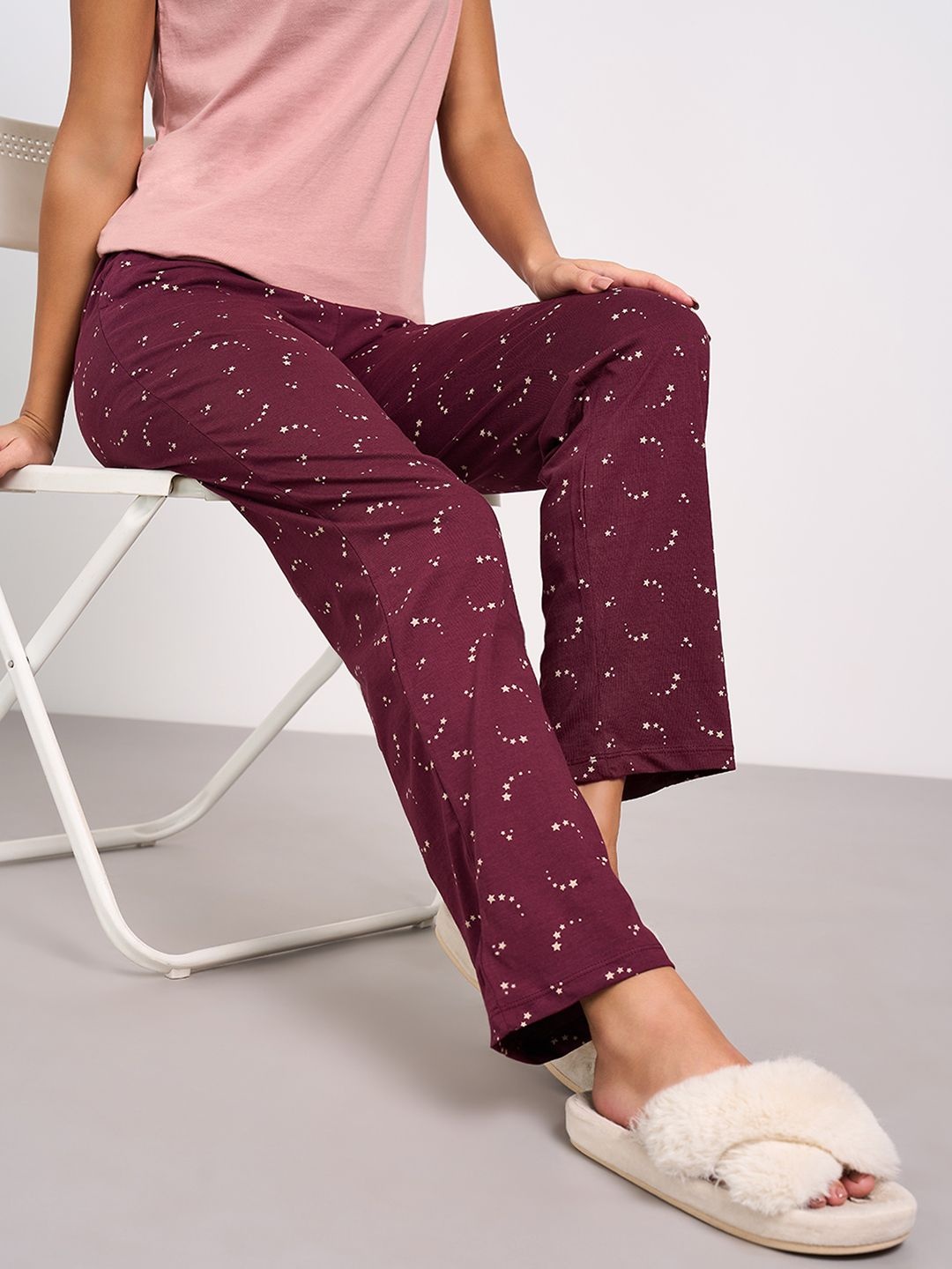 

Dreamz by Pantaloons Women Printed Pure Cotton Mid Rise Lounge Pants, Burgundy