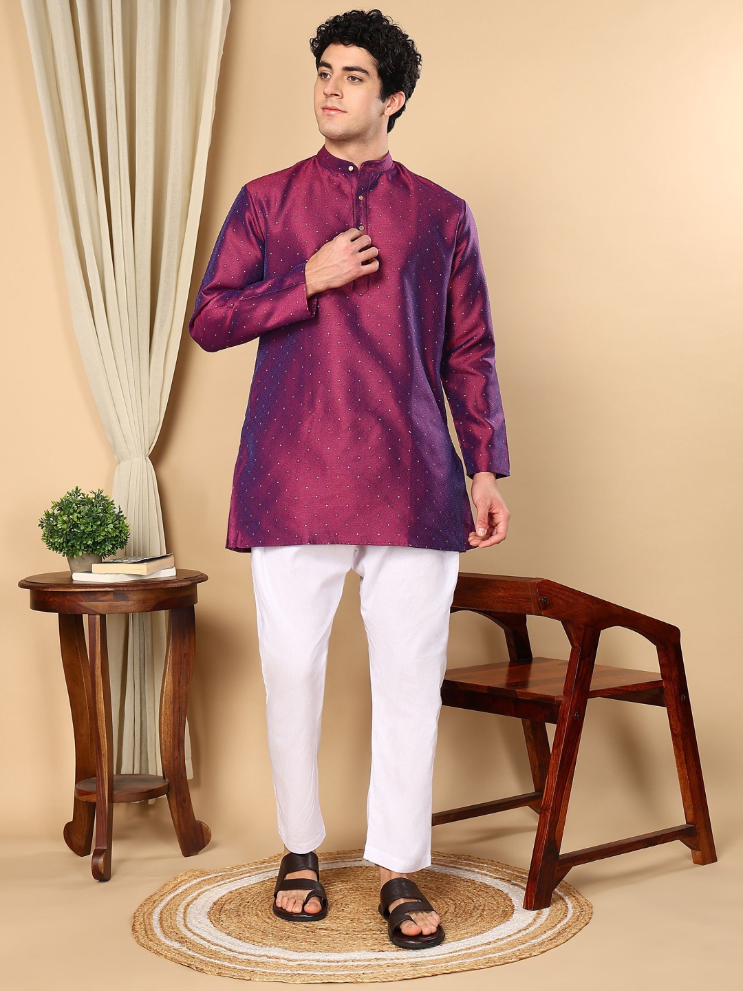 

TATTVA Geometric Printed Mukaish Work Mandarin Collar Straight Kurta, Burgundy