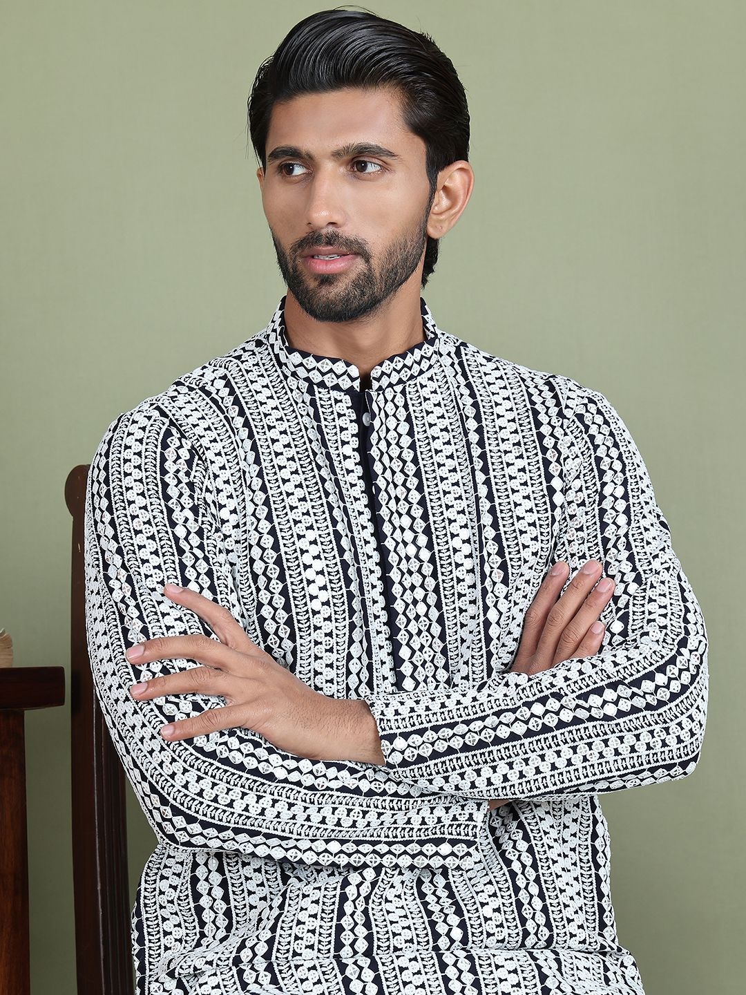 

Jompers Ethnic Motifs Printed Mirror Work Mandarin Collar Straight Kurta, Navy blue