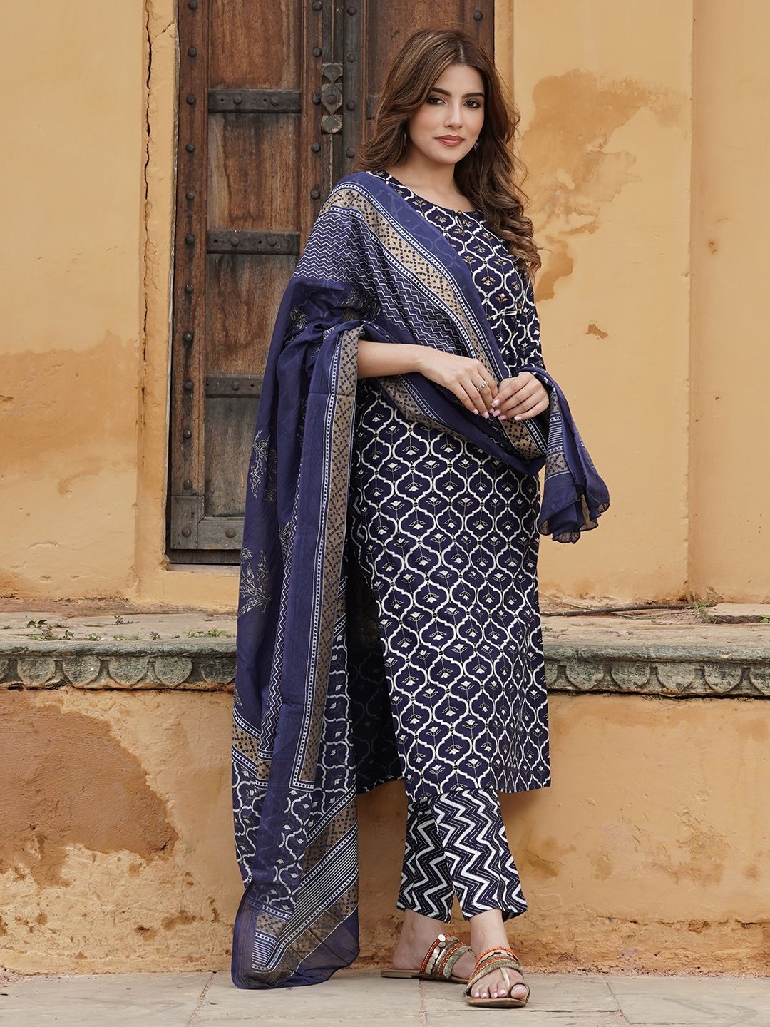 

Jaitpuriya Ethnic Motifs Printed Keyhole Neck Straight Kurta With Trousers And Dupatta, Navy blue