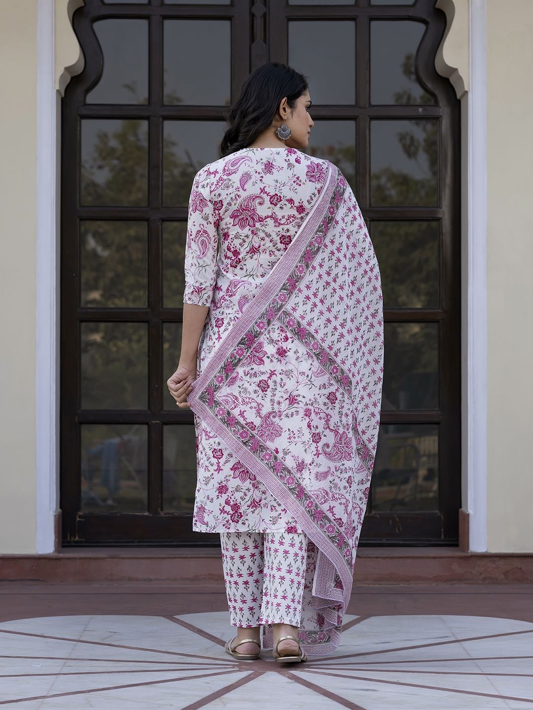 

Jaitpuriya Floral Printing Thread Work Straight Kurta With Trousers And Dupatta, Pink